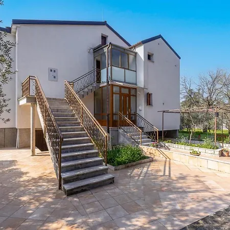 Ana Apartmán